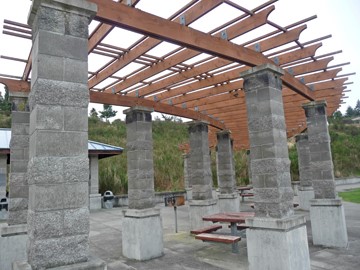 Contemporary colonnade